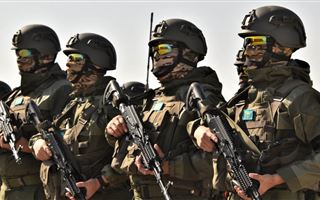 "Тельняшка снимается только с кожей": как казахстанских десантников проверяют на мужество 