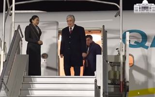 Президент Казахстана прилетел во Францию