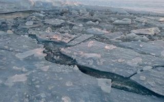 В Атырауской области восьмилетний мальчик спас двух детей, вытащив их из-подо льда