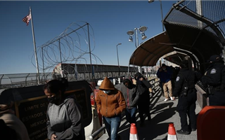 Из-за мигрантов на границе США и Мексики ввели чрезвычайное положение