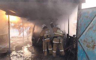 В Талдыкоргане на ходу загорелся автомобиль