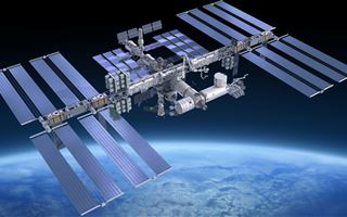 Орбиту МКС скорректируют из-за угрозы столкновения с космическим мусором
