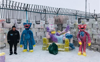 Казахстанцев поразили снежные скульптуры Хагги Вагги и Кисси Мисси, которые сделали заключённые в Караганде