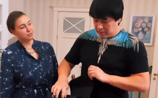 Казахстанские звёзды запустили челлендж про "тревожный чемоданчик" на случай ЧС