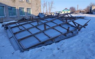 В Павлодарской области ветер снес крышу школы