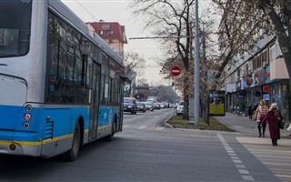 В Алматы насмерть сбили водителя троллейбуса
