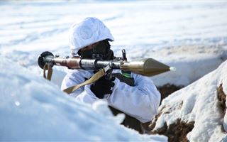 Казахстанские десантники учатся противостоять вражеским беспилотникам