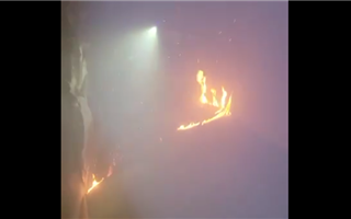 Ночью в школе в ЗКО случился пожар - видео