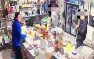 Ограбление магазина попало на камеру в Жамбылской области