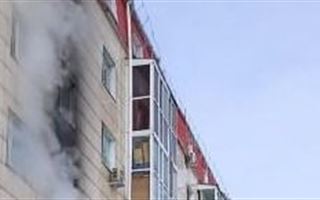 В столице из-за пожара в пятиэтажном доме эвакуировали 125 человек