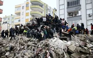 В Турции в результате землетрясения сиротами остались 1858 детей