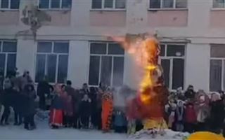 Директор одной из школ Атырау получил выговор за сожжение чучела