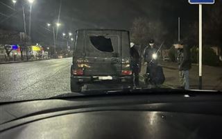 В Шымкенте полицейские задержали водителя внедорожника с наркотиками и оружием