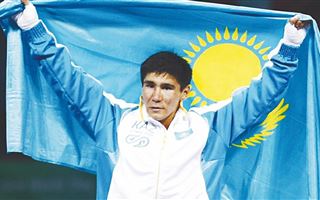 Казахстанский боксер рассказал, что выиграл золото Олимпиады с травмированной рукой