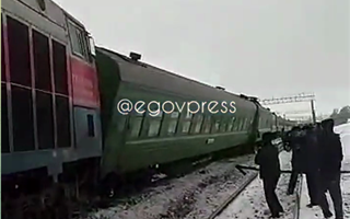 Локомотив столкнулся с пассажирским поездом в Актюбинской области
