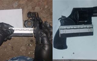 В Акмолинской области полицейские в нежилом доме обнаружили оружие