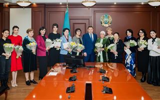 Токаев поздравил представительниц сфер культуры, спорта и архивного дела 