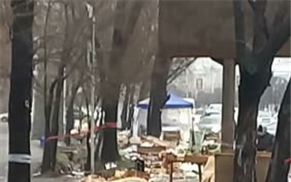 Продавцы цветов оставили после себя в Алматы бардак