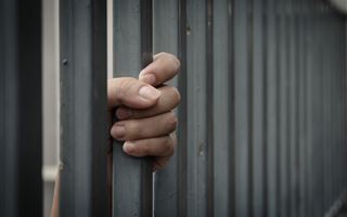 Женщину со смертельно опасным диагнозом посадят в тюрьму за отказ от лечения