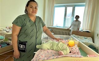 В Костанайской области женщина родила девочку-гиганта