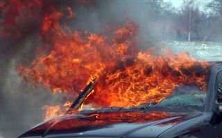 Автомобиль загорелся в Усть-Каменогорске