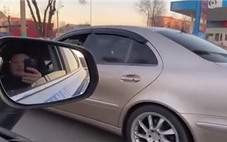Полицейские устроили "байгу" по улицам на служебном автомобиле - видео