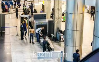 Почему некоторых пассажиров при досмотре просят снимать обувь - рассказали работники аэропорта Астаны 