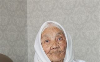 В области Жетысу на выборах проголосовала самая пожилая женщина