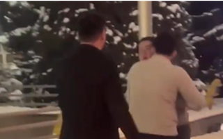 Видео нападения сына Турлыханова на юристов попало в Сеть