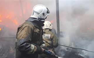Склад с автомобильными шинами горел в Алматинской области