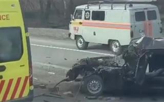 В Усть-Каменогорске автомобиль протаранил автобус