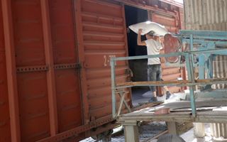 Казахстанская компания приостановила перевозку хлеба из-за проблем на железнодорожных путях