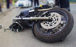 Пассажирка мотоцикла попала в больницу после ДТП в Павлодаре