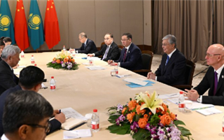 Касым-Жомарт Токаев принял президента Азиатского банка инфраструктурных инвестиций Цзинь Лицюня