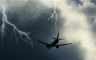 Молния ударила в самолет FlyArystan