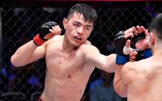 Казахский боец проиграл нокаутом в UFC