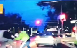 Пьяный водитель сбил полицейского, который пытался остановить его за другое нарушение, в Алматы