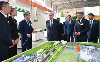Касым-Жомарт Токаев посетил предприятие по производству бумажной продукции