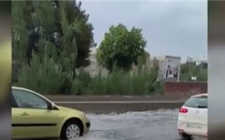 В Испании сильными дождями затопило улицы Мадрида