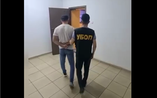 Жителя Павлодара задержали за "рекламу" оружия в соцсетях