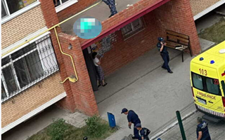 В Костанае мужчина выпал из окна восьмого этажа