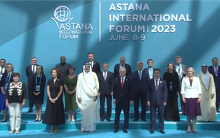 Касым-Жомарт Токаев и участники Международного форума Астана сделали совместное фото