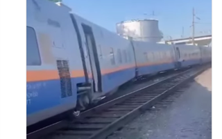 В Алматы с рельсов сошел пассажирский поезд