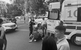 Подростка сбили на перекрестке в центре Алматы 