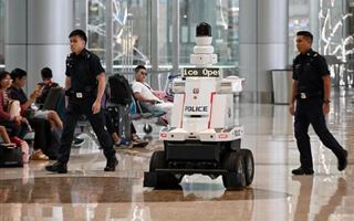 Сингапур начнут патрулировать полицейские роботы