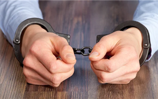 Транспортного чиновника арестовали за взятку на сумму 13 миллионов тенге в Шымкенте