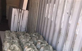 Более 3,5 тонн спиртосодержащего раствора изъяли полицейские ВКО из одного микроавтобуса