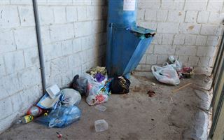 Актаусцы вынуждены вывозить мусор самостоятельно из-за массового увольнения работников КСК