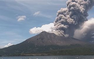 Вулкан Сакурадзима начал извергаться в Японии