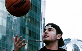Разрушает мифы о баскетболе и ставит рекорды: как живет герой соцсетей Бахтияр Намазбаев